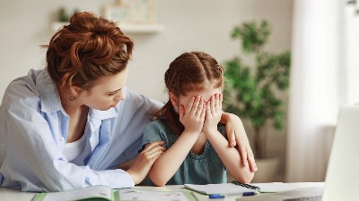 Greške roditelja zbog kojih deca imaju loše ocene