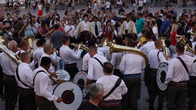 Scena iz Guče zgrozila sve: Ovako se sprema šećerna vuna (VIDEO)