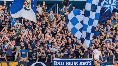 Bed Blu Bojsi napali Delije: Oteli im obeležja (FOTO)