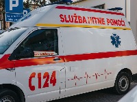 Teška nesreća, poginula jedna osoba: Delovi vozila rasuti po putu