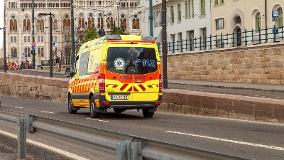 TRAGEDIJA Bračni par poginuo, četvoro dece povređeno