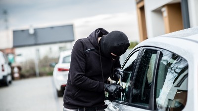 Novi trik za krađu automobila: Ako vidite kovanicu na vratima vašeg automobila odmah pozovite policiju