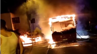 Izgoreo autobus GSP-a u Železniku (VIDEO)