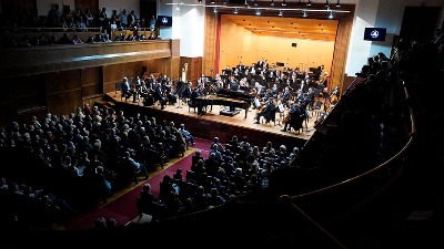 "Krvave ruke" i u Kolarcu: Članovi Beogradske filharmonije podržali studente (VIDEO)