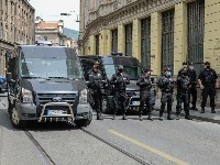 OPSADNO STANJE U ŽIVINICAMA Policija sa dugim cevima upala u Gradsku upravu, evo ko je META