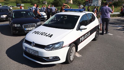 Nasrnuo na policajce, pa demolirao pritvorsku prostoriju
