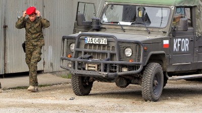 SLUPALO SE vozilo KFOR: Haos u Slatini, ima povređenih