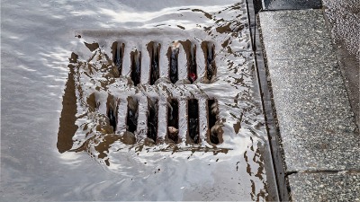 Izlila se kanalizacija u Mirijevu: Fekalne vode su svuda