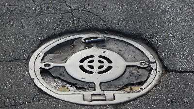 ZA GINISA Ulica nije ni kilometar dugačka, a ima 111 šahti (VIDEO)