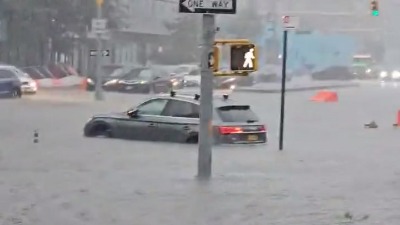 Njujork pod vodom, proglašeno vanredno stanje (VIDEO)