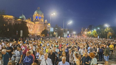 "Vučiću, odlazi" i "Buđenje": Završen protest ispred Predsedništva (FOTO, VIDEO)