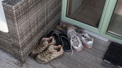 Da li je izuvanje cipela u kući obavezno?