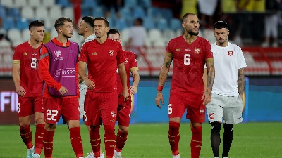 Pletemo se samiću, sami sebe zaplićemo... Pletemo se samiću, sami sebe zaplićemo...