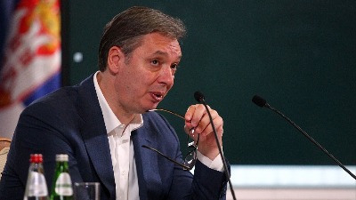 "Nije akademik ni pesnik": Vučić na Hepiju branio Radoičića