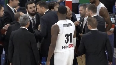 Alimpijević u sukobu sa trenerom Darušafake (VIDEO) Alimpijević u sukobu sa trenerom Darušafake (VIDEO)