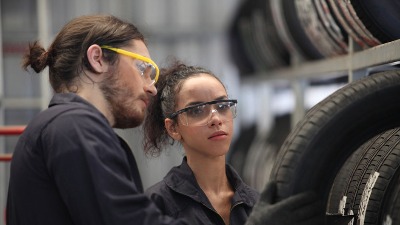 Zanatlije u vrhu, programeri ispali sa liste: Evo koji su najtraženiji poslovi u Srbiji