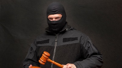 Ko pritiska sudstvo u Srbiji?