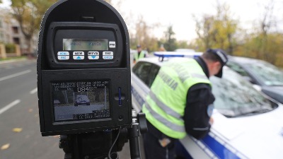Novo bahaćenje na srpskim putevima - vozio 205, a ograničenje 80 km/h (VIDEO) Novo bahaćenje na srpskim putevima - vozio 205, a ograničenje 80 km/h (VIDEO)