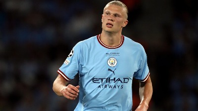 Mančester siti slavio: Brentford poražen golom Halanda