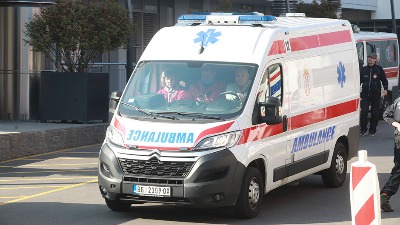 Jeziva saobraćajka u Beogradu, ima zarobljenih u olupini
