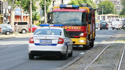 Vozilo završilo u kanalu kod Sombora, vatrogasci spasavali vozača (FOTO)
