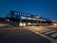 Drugi avion sa evakuisanim Srbima sleteo u Beograd