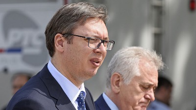 BAJČETINA U ZMAJEVOM GNEZDU Vučić i Toma protiv studenata