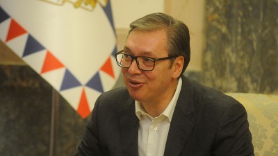 Vučić "sipa i lopatom" samo da zadrži vlast