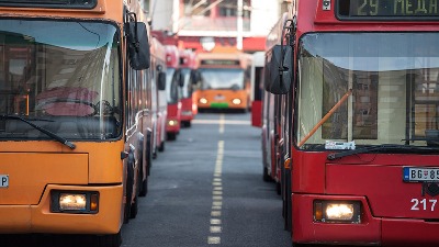Otpali točkovi sa trole u Beogradu (VIDEO)