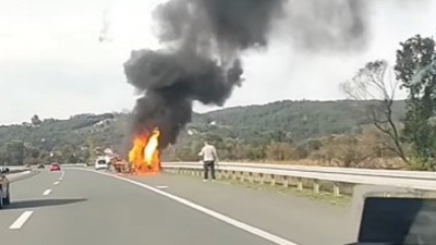 Izgoreo auto na Milošu Velikom (VIDEO)