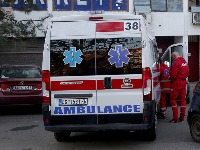 Obilazio kolonu pa izazvao direktan sudar - troje teško povređeno! Detalji udesa u Železniku