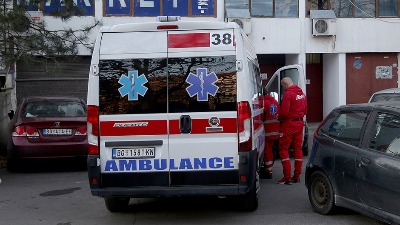 Obilazio kolonu pa izazvao direktan sudar - troje teško povređeno! Detalji udesa u Železniku