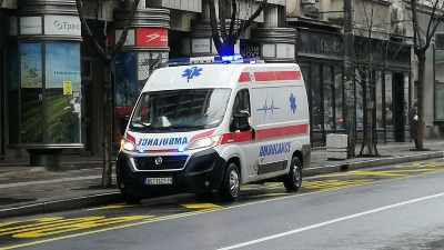 Muškarac nađen na pločniku, jedva davao znake života