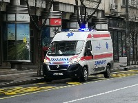 Težak udes na Zrenjaninskom putu: Žena leži nepomična