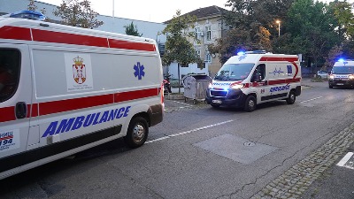 UŽAS NA DEDINJU Vozač motora udario majku i dete (10)