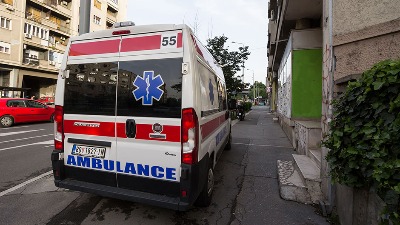 Udes kod Ada mola: Žena se autom zakucala u banderu