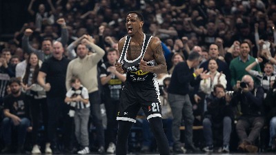 Naneli se vraća u Evropu, oblači crno-beli dres