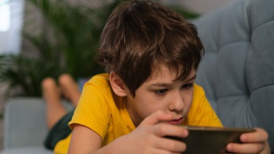 Evroposlanici: Zabraniti korišćenje društvenih mreža za mlađe od 16 godina