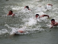 Šta se dešava u telu kada uđete u hladnu vodu u trci za Časni krst? Kardiolog otkriva NAJČEŠĆE GREŠKE i koje grupe ljudi su u VEĆEM RIZIKU 