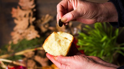 Pronašli ste novčić u česnici? Evo šta TREBA da URADITE SA NJIM