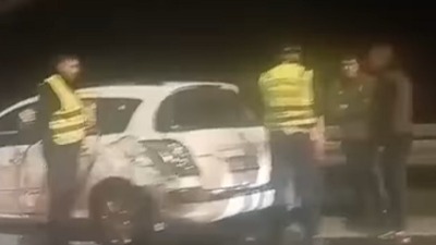 Udes kod aerodroma: Auto se zakucao u ogradu (VIDEO)