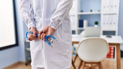 OTKRIVEN U HRVATSKOJ Doktor slikao devojčice pod anestezijom