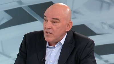 Petar Bošković: Vučić komanduje vojskom, ali nije vrhovni komandant