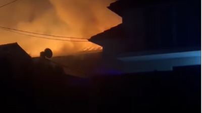Izgoreo kineski magacin na Ledinama (VIDEO)