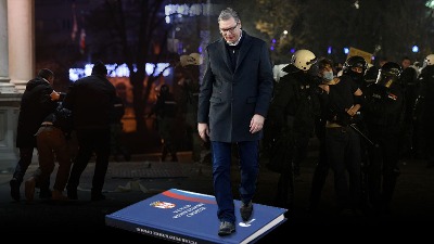 NAROD DA POŠTUJE USTAV Predsednik Srbije kako mu se ćefne