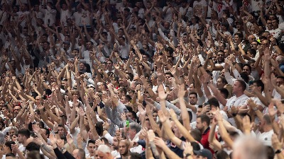 Arena GRMELA: Delije vređale Vučića i ćacije (VIDEO)
