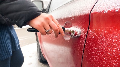 Ovih 8 stvari svaki auto treba da ima zimi - jedna vam sigurno ne bi pala na pamet