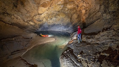Spašeni ljudi koji su bili zarobljeni u pećini u Sloveniji