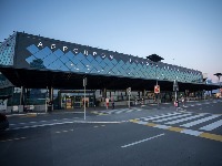 Divlji taksisti ponovo vrebaju na BG aerodromu, uz to i zastrašuju? (FOTO)