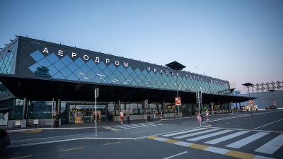 Divlji taksisti ponovo vrebaju na BG aerodromu, uz to i zastrašuju? (FOTO)